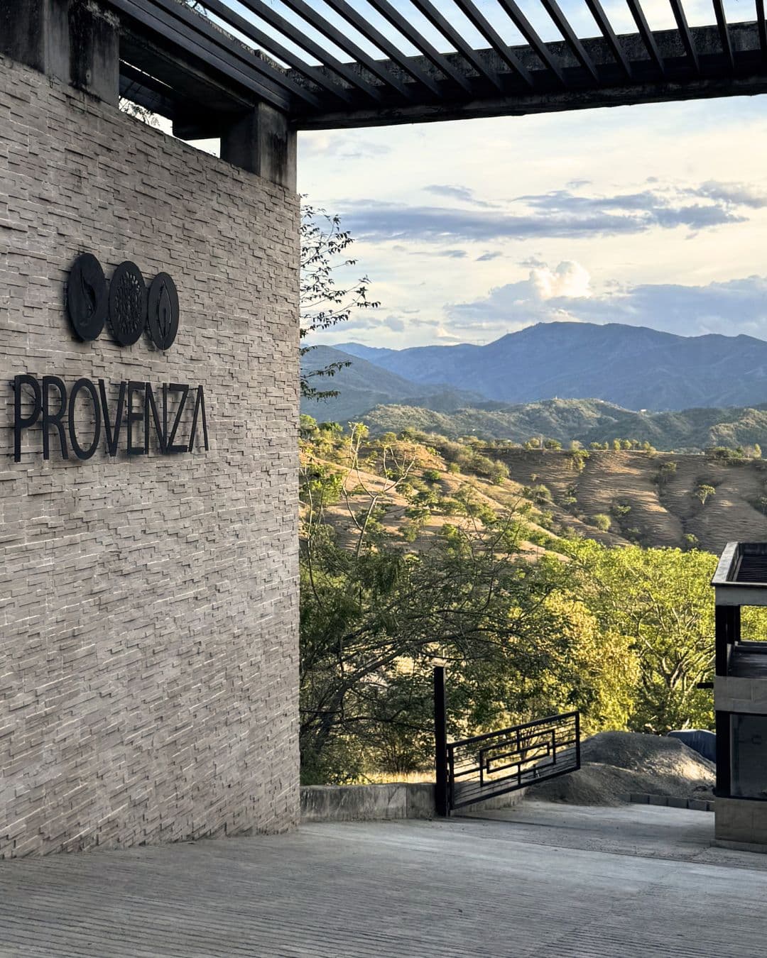 Portería PROVENZA — fotografía real